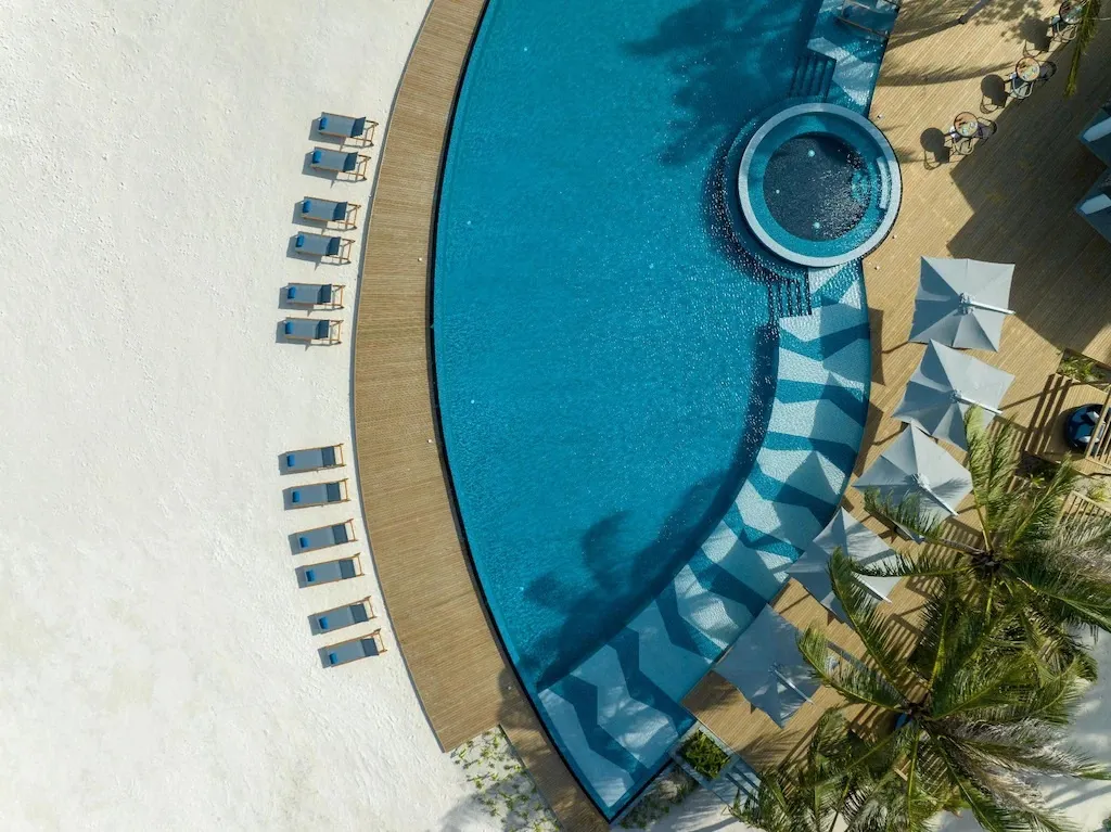 Avani+ Fares Maldives Resort фото 6