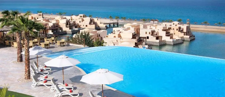 Фото отеля The Village at The Cove Rotana Resort