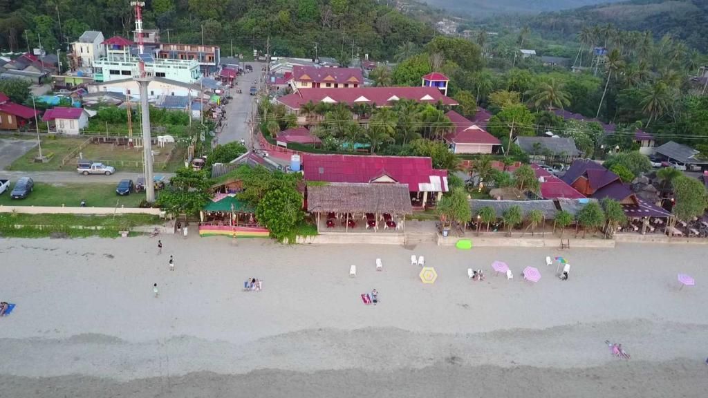 Lanta Seafront Resort фото 61
