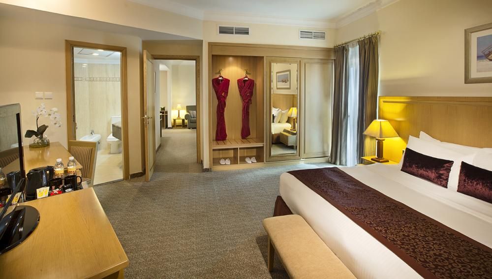 City Seasons Hotel Dubai фото 29