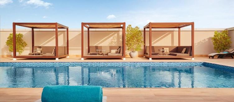 Фото отеля Flora Inn Hotel