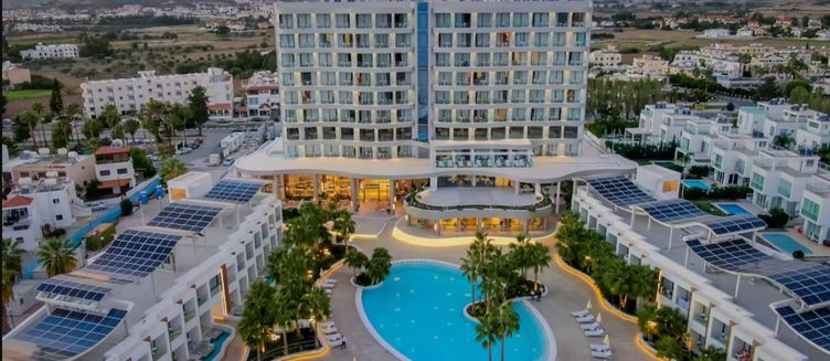 Фото отеля Radisson Beach Resort Larnaca