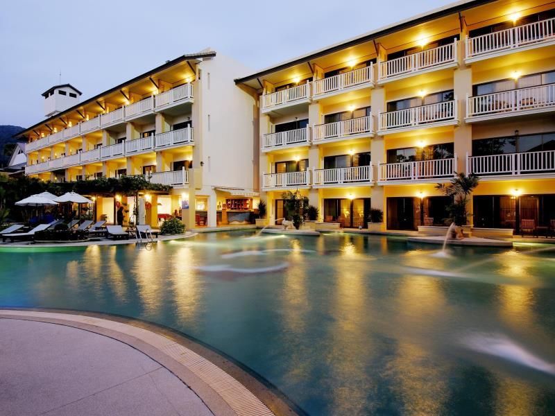 Thara Patong Beach Resort & Spa фото 7