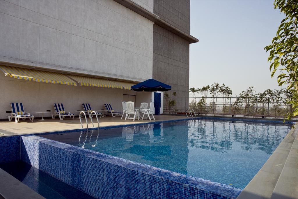 Lemon Tree Hotel, East Delhi Mall фото 16