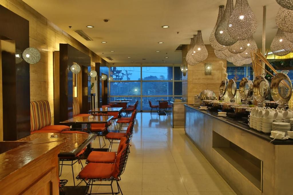Crown Regency Hotels & Towers фото 39