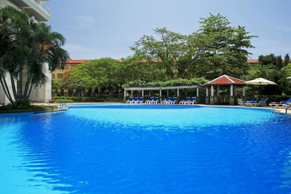 The Waterfront Suites Phuket By Centara фото 8