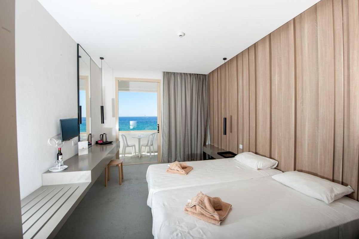 Pierre Anne Beach Hotel фото 2