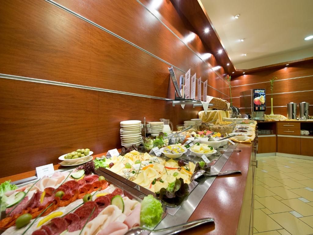 Ramada Airport Hotel Prague фото 55