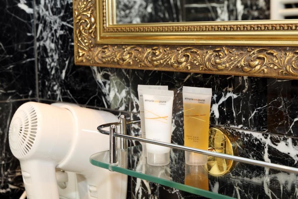 King Charles Boutique Residence фото 26