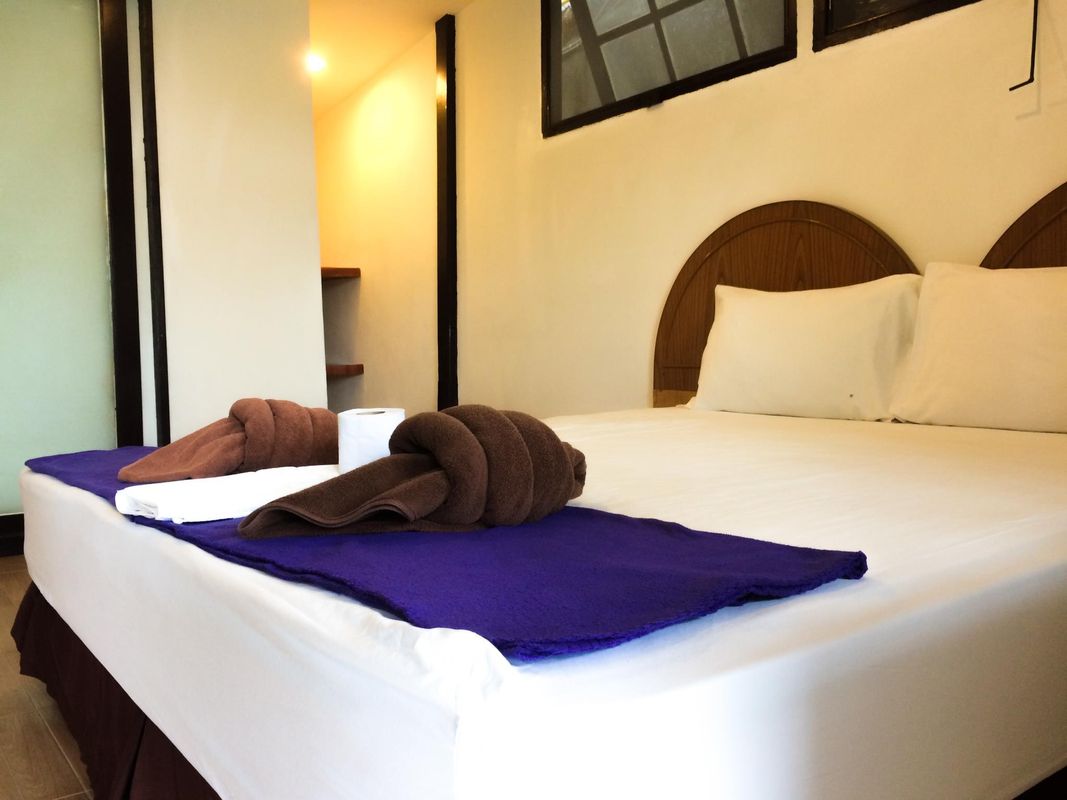 Phi Phi Cozy SeaFront Resort фото 3