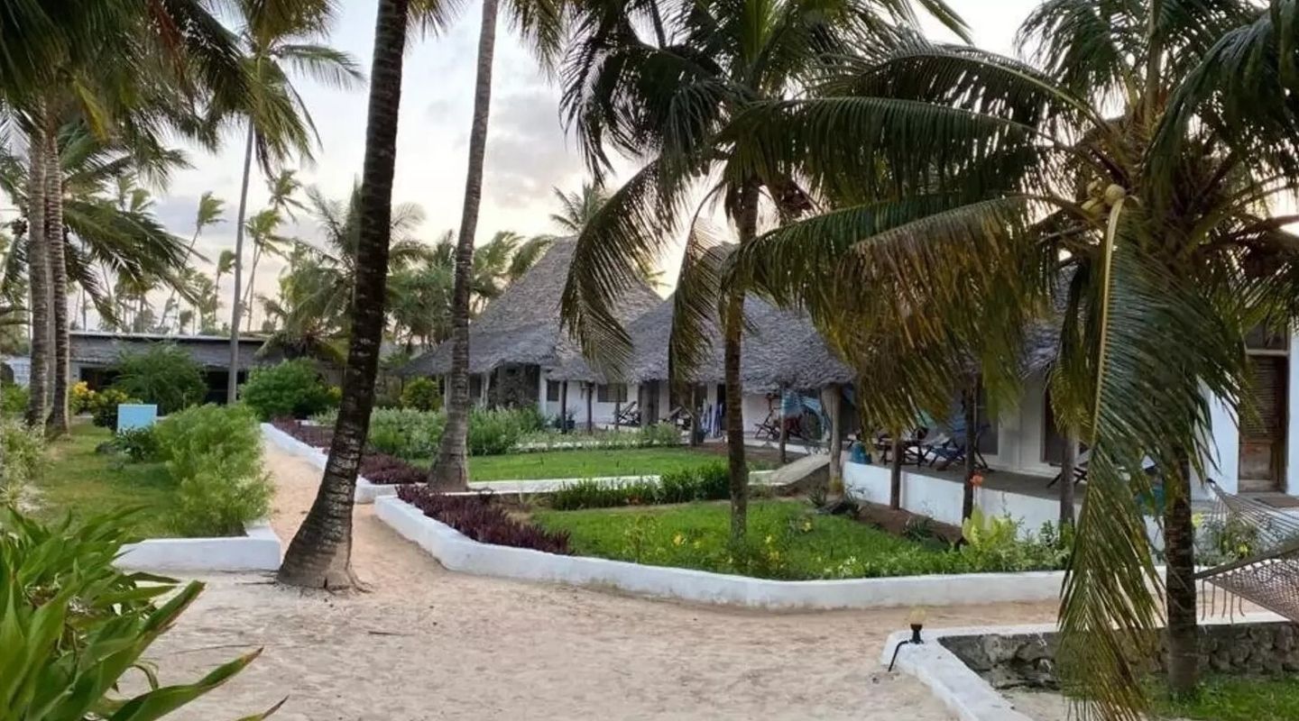 Mambo Beach Villas фото 11