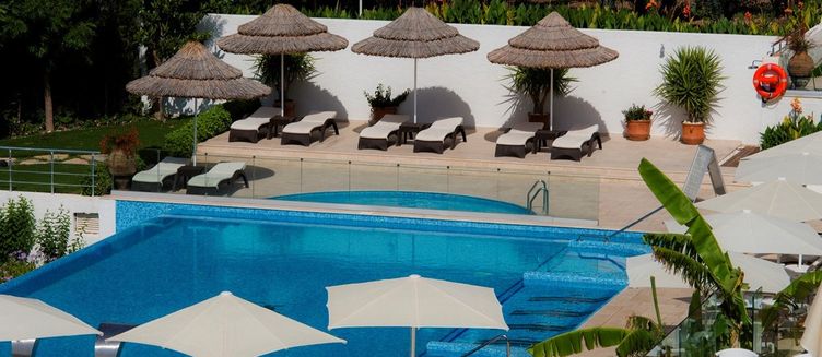 Фото отеля Bellazure Hotel