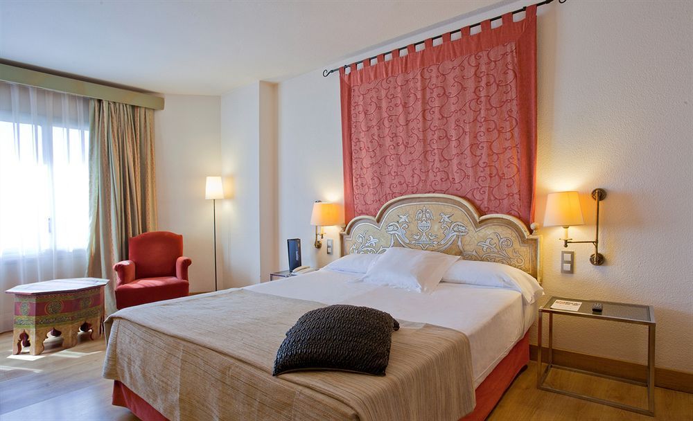 Hotel Hesperia Sevilla фото 84