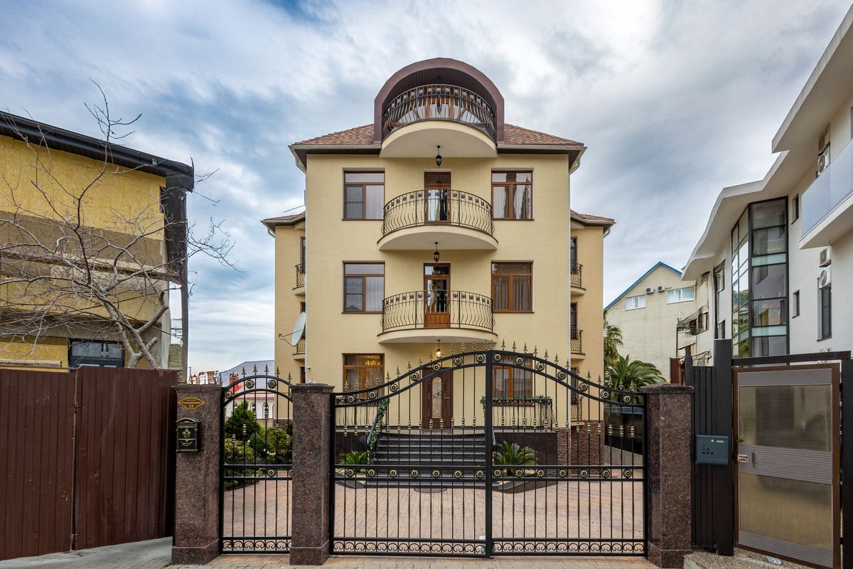 Golden House фото 42