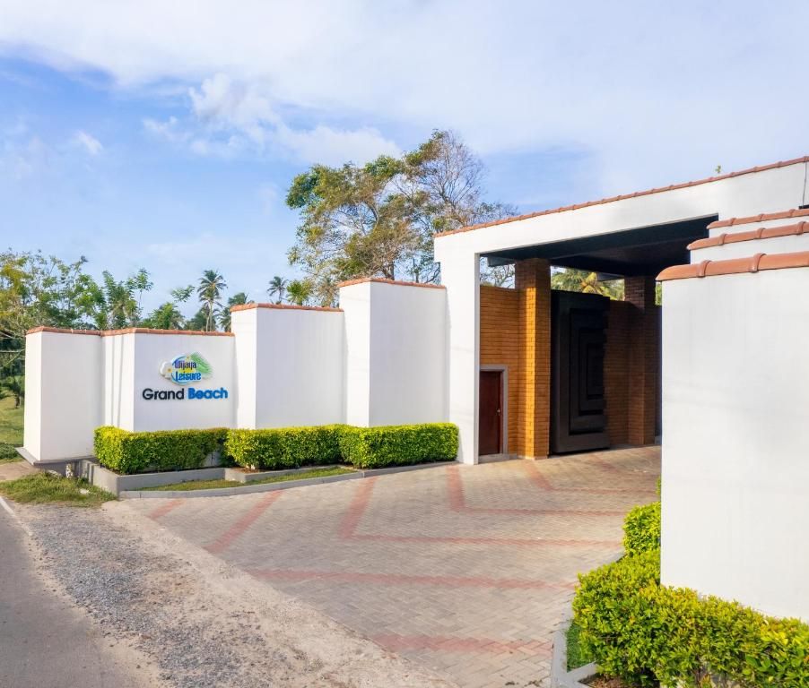 Grand Beach Wadduwa By Wijaya Leisure фото 97