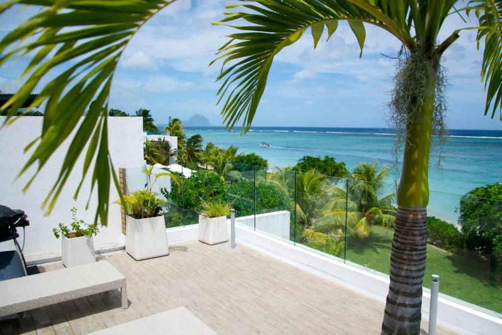 Cap Ouest Beachfront Luxury Penthouse фото 17