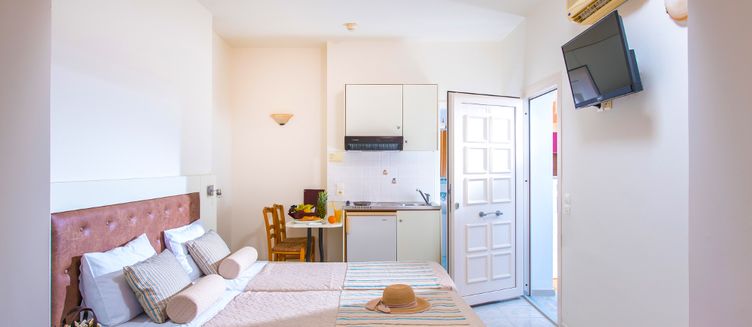 Фото отеля Irida Hotel Apartments