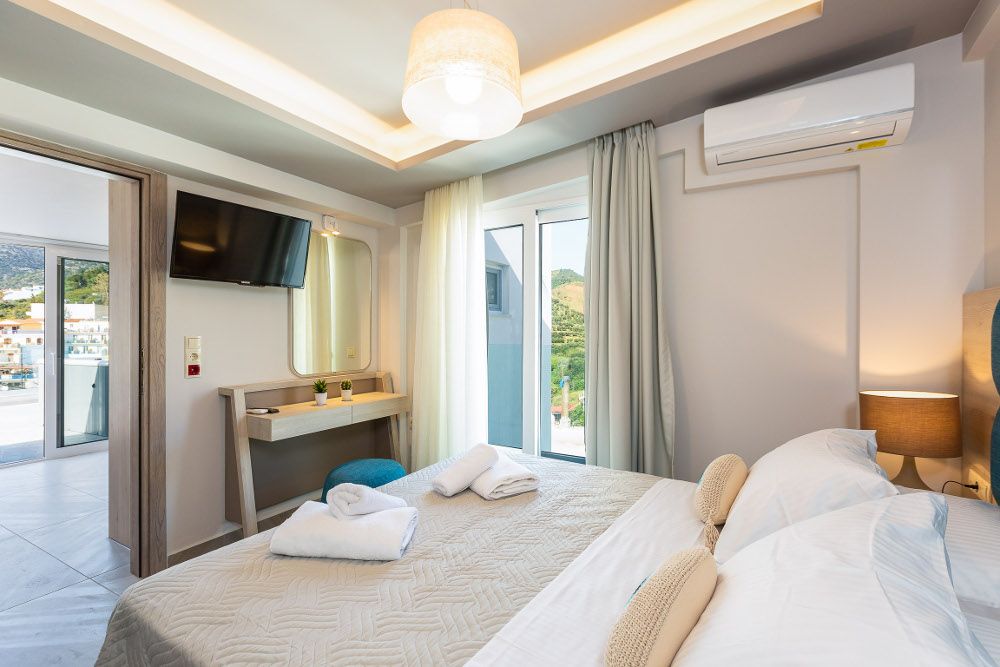 Luxury Suite with Sea View in Akrogiali Luxury Aparthotel фото 45