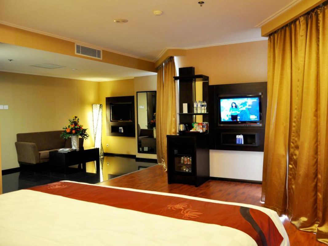 Best Western Mangga Dua Hotel and Residence фото 1