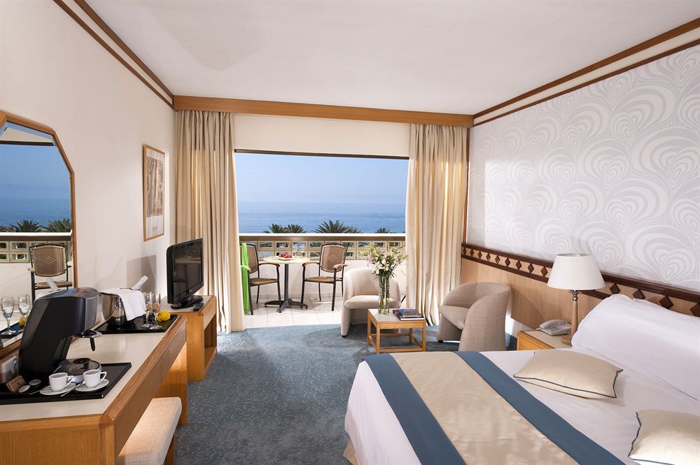 Constantinou Bros Athena Beach Hotel фото 72