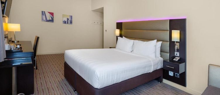 Фото отеля Premier Inn Dubai Ibn Battuta Mall