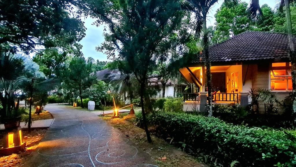 Baan Khaolak Beach Resort фото 34
