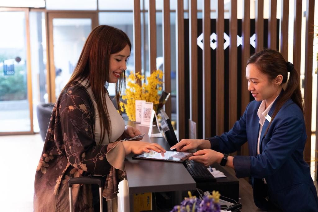 Grand Kingsgate Waterfront By Millennium Hotels фото 24