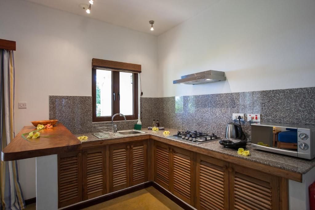 L'Hirondelle Self Catering Guest House фото 13