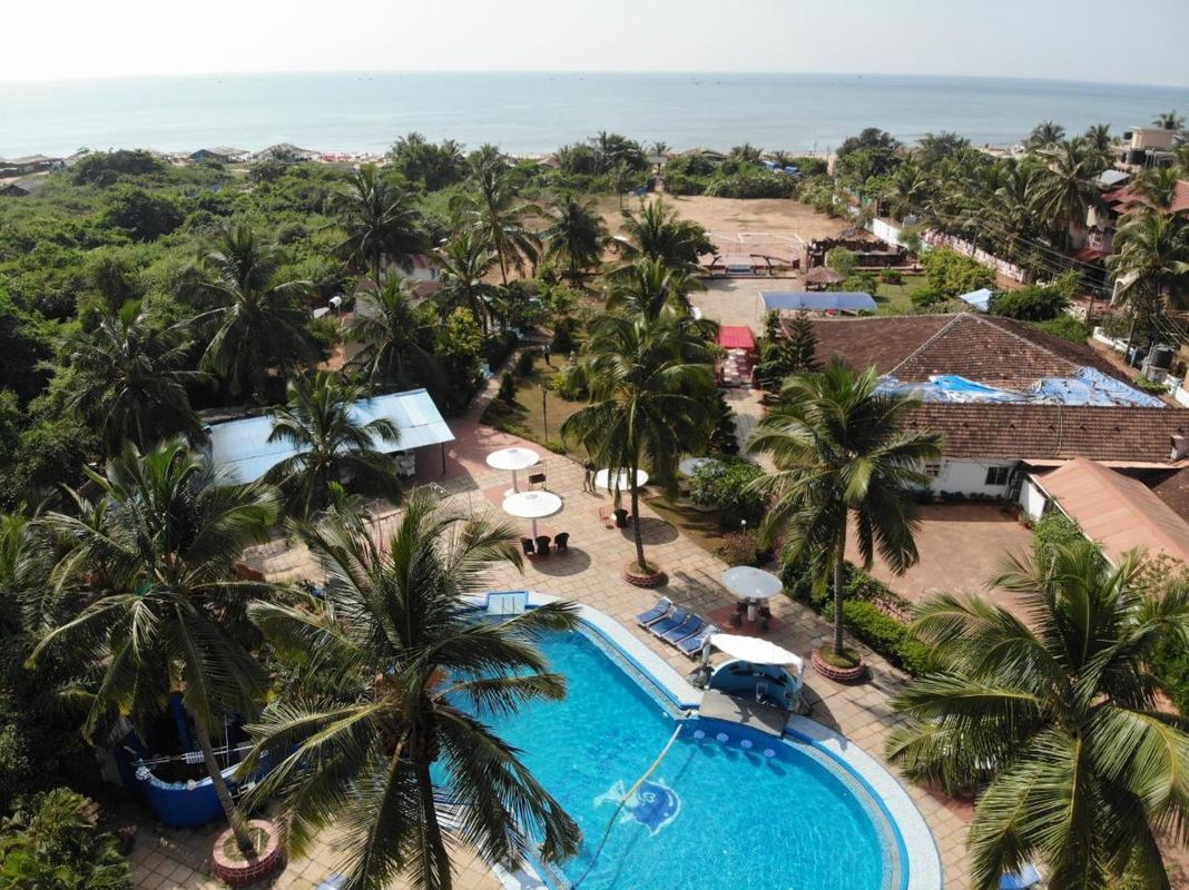 Paradise Village Beach Resort фото 0