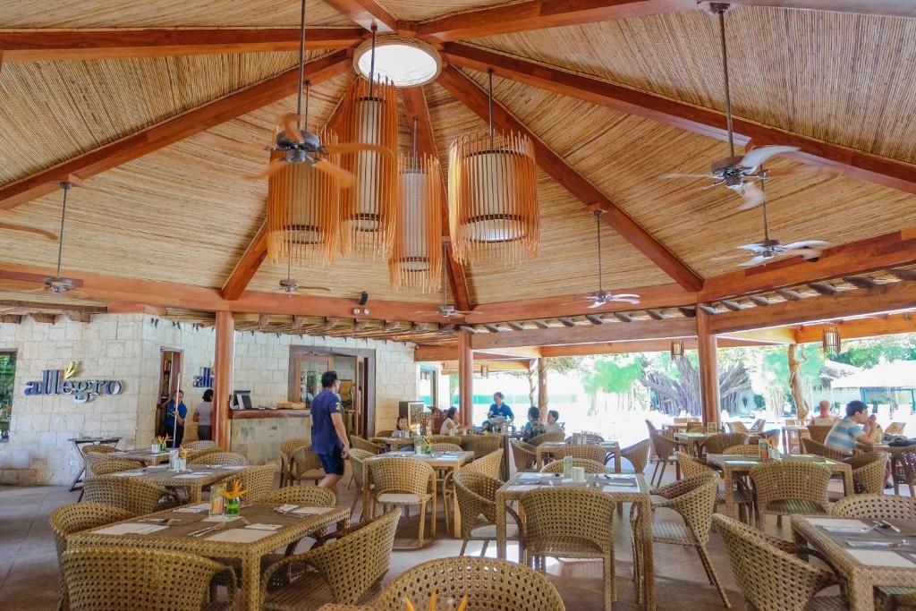 Maribago Bluewater Beach Resort фото 46