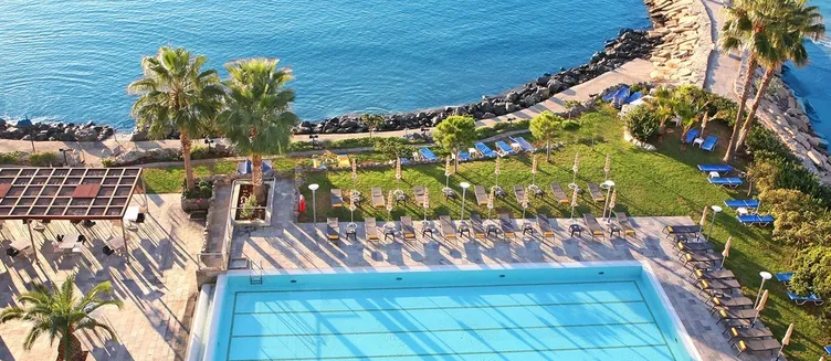 Фото отеля Crowne Plaza Limassol