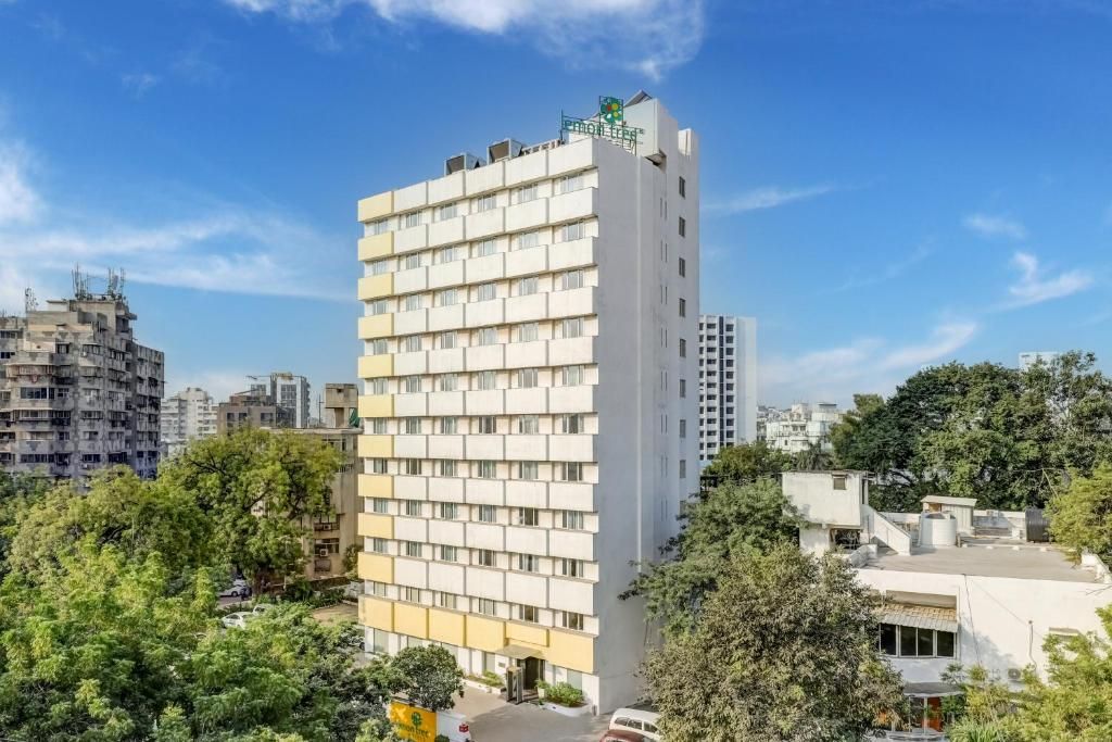 Lemon Tree Hotel Ahmedabad фото 2