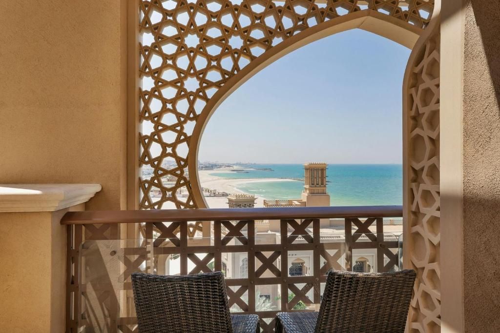 Sheraton Sharjah Beach Resort & Spa фото 126