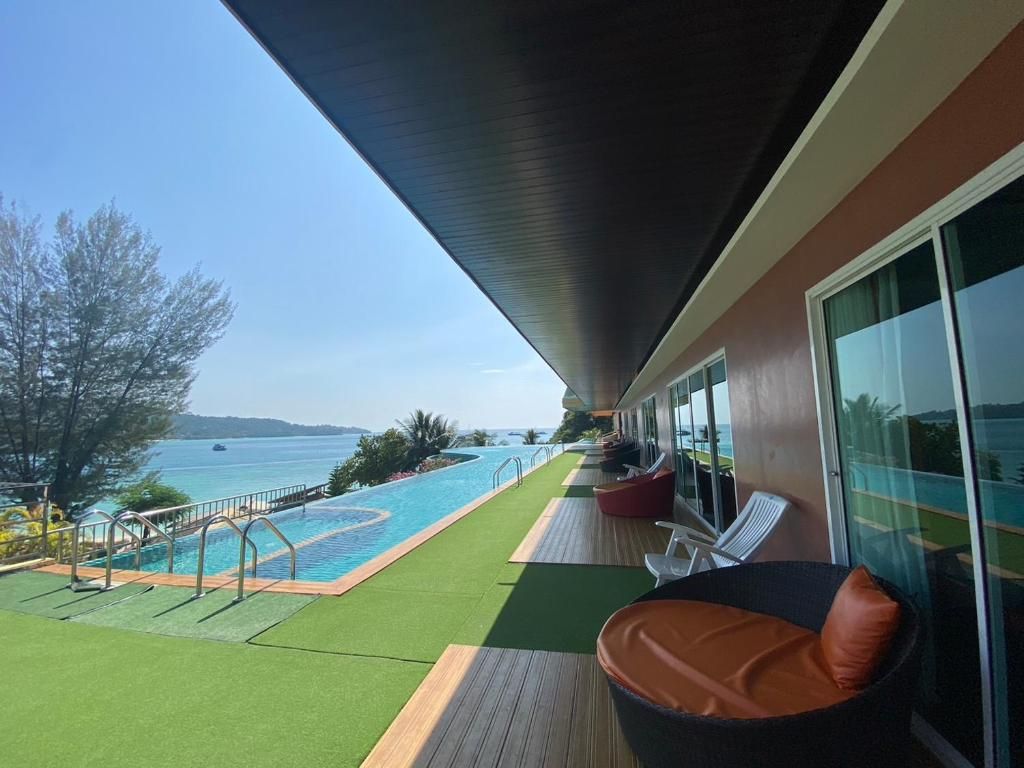 Phi Phi Cliff Beach Resort фото 4