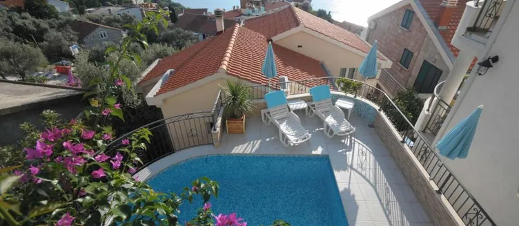 Фото отеля Apartments Leut