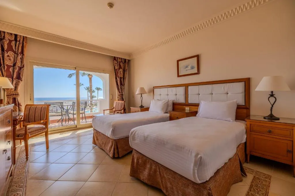 Continental Plaza Beach Resort фото 4
