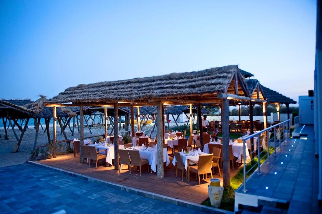 The Orangers Beach Resort and Bungalows фото 43