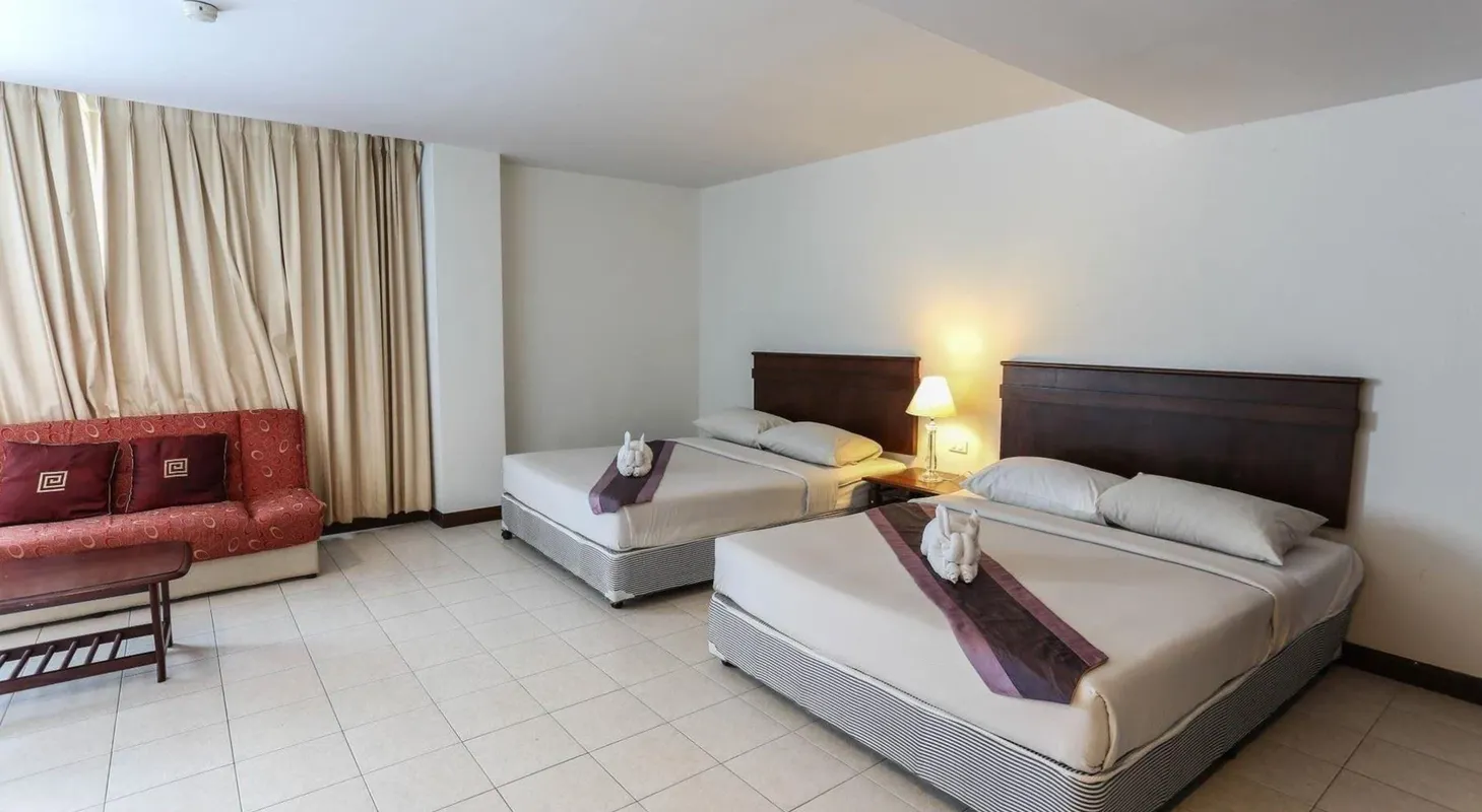 Crown Pattaya Beach Hotel фото 3