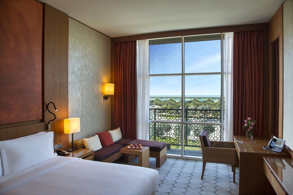 Yas Plaza Marina by IHG фото 36
