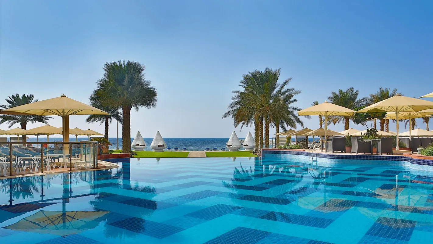 Bahi Ajman Palace Hotel фото 1