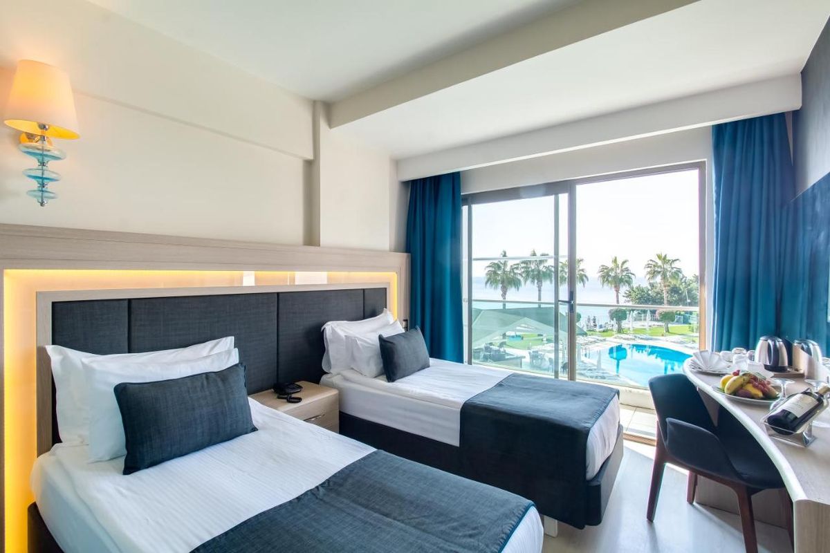 Falcon Hotel фото 4