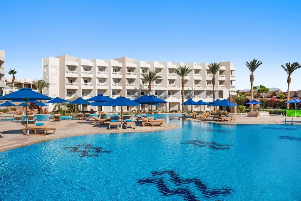 DoubleTree by Hilton Sharks Bay Resort фото 1