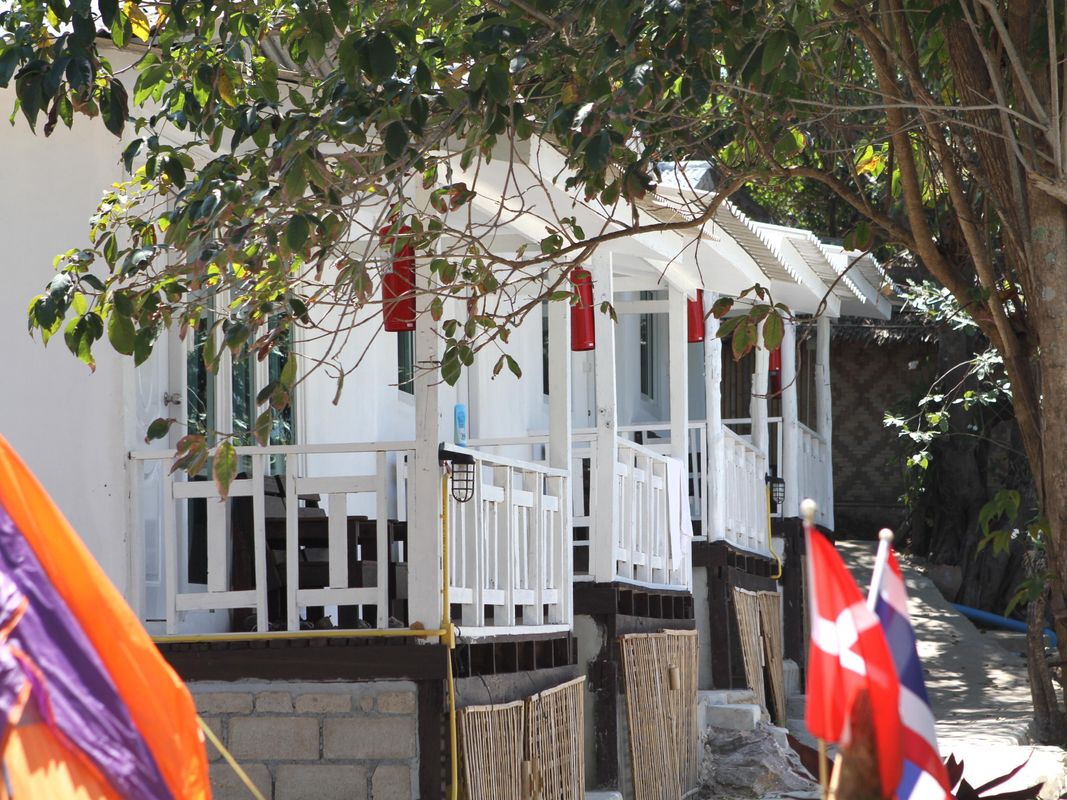 Phi Phi Cozy SeaFront Resort фото 22