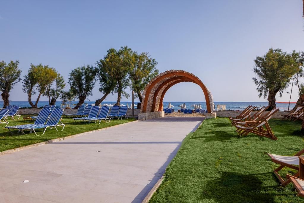 Malia Bay Beach Hotel & Bungalows фото 31