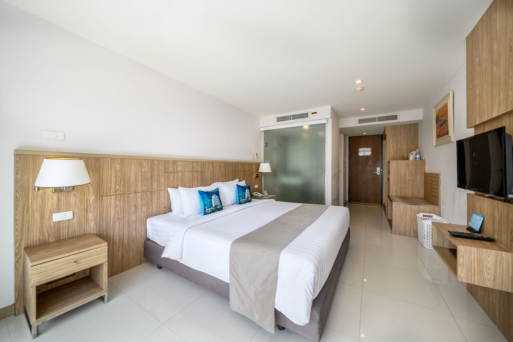Andaman Beach Suites Hotel фото 47