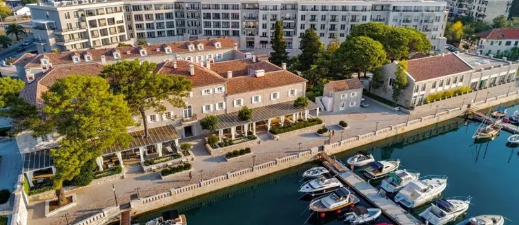 Фото отеля Lazure Hotel & Marina