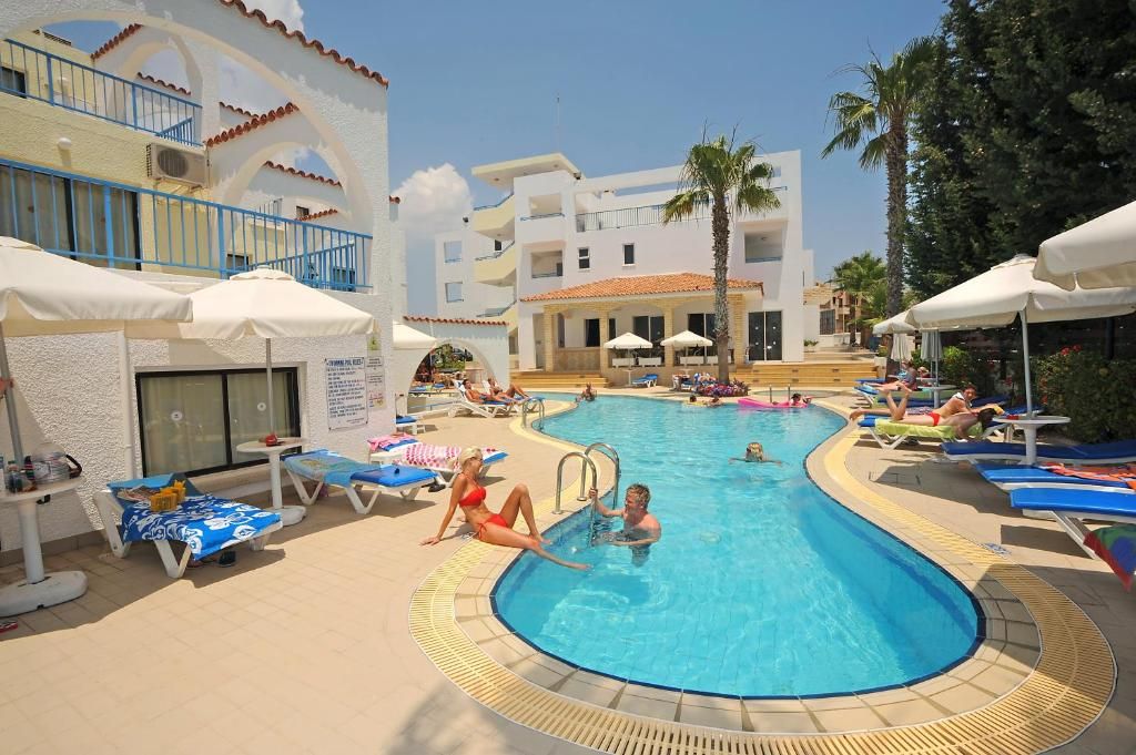 Petrosana Hotel Apartments фото 27