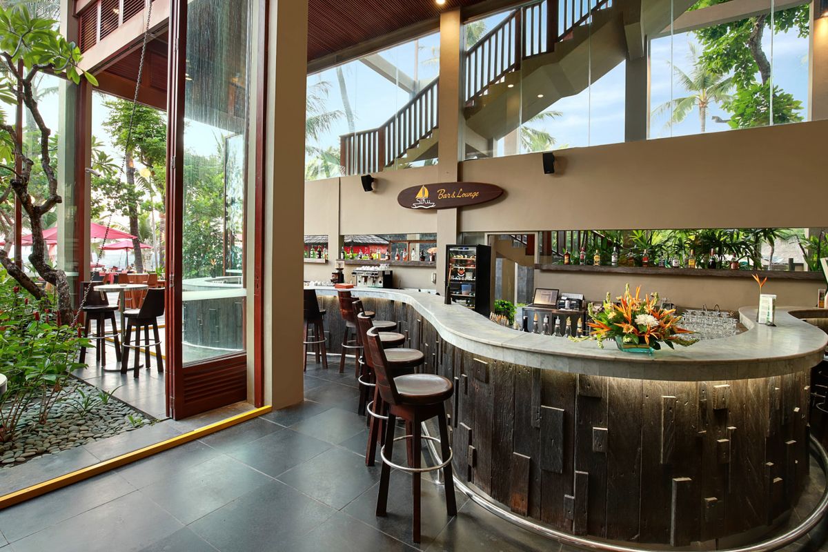 Legian Beach Hotel фото 12