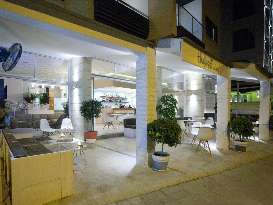 Costantiana Beach Hotel Apartments фото 10