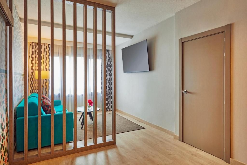 Hotel Hesperia Sevilla фото 67